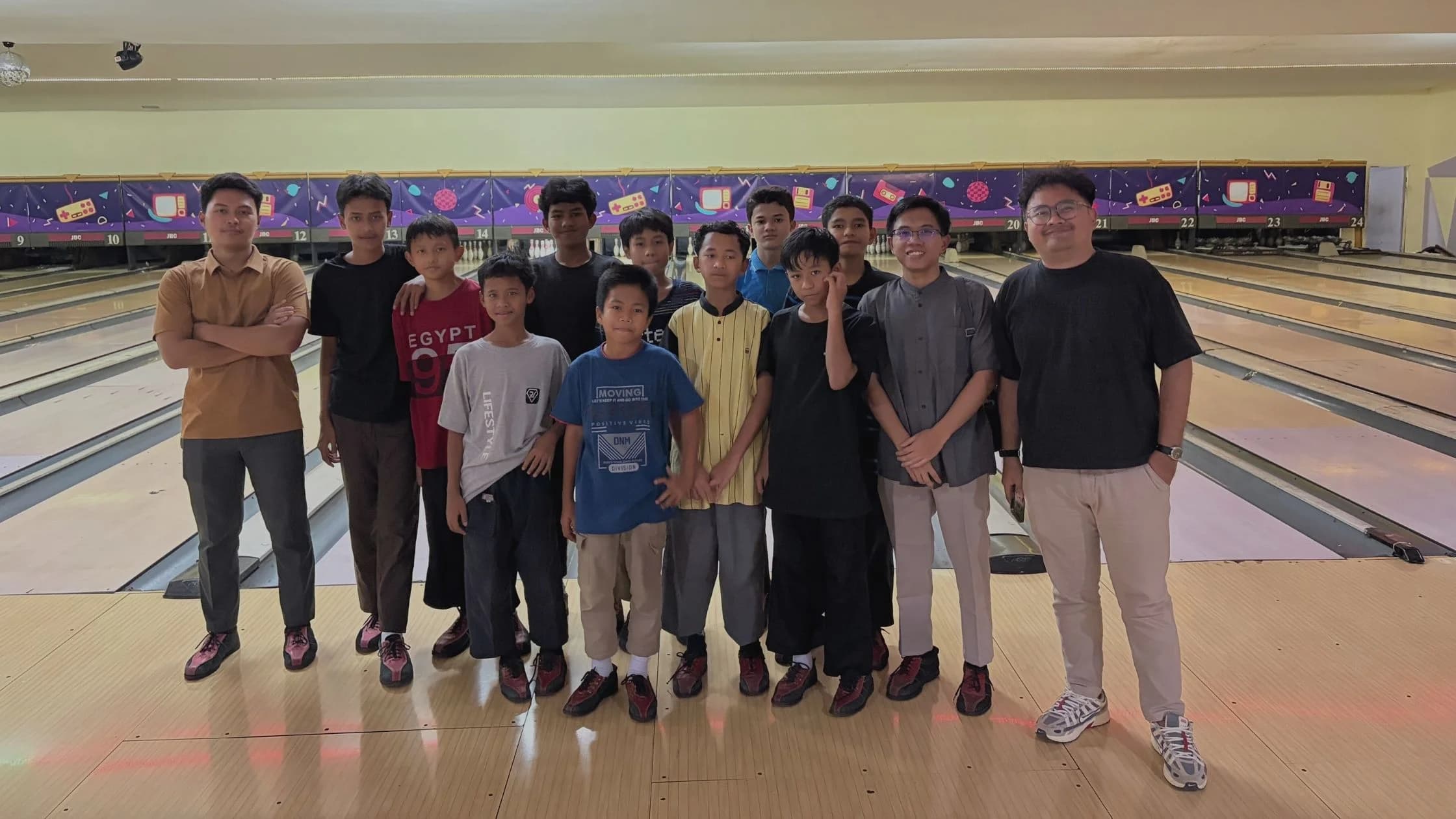 NRIBS Outing Class: Belajar Bowling, Sportivitas, dan Kerja Sama